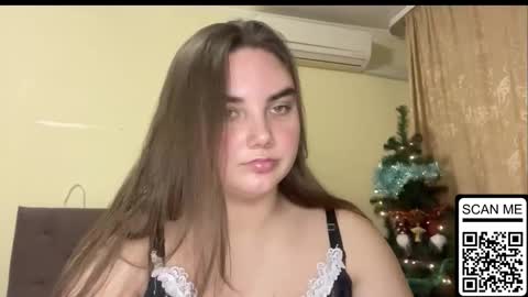 Mila online show from December 21, 2025, 4:14 pm