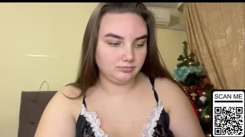 Mila online show from December 22, 2025, 7:11 pm