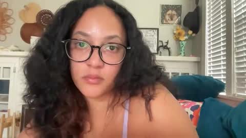 RIRI OR DREAMY online show from February 15, 2026, 9:44 pm