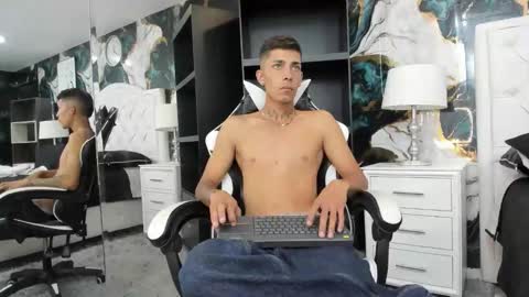 Smith Santiago   online show from October 30, 2025, 3:24 pm