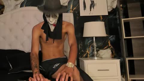 Smith Santiago   online show from October 31, 2025, 12:17 pm