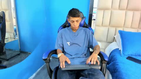 Smith Santiago   online show from November 2, 2025, 12:40 pm