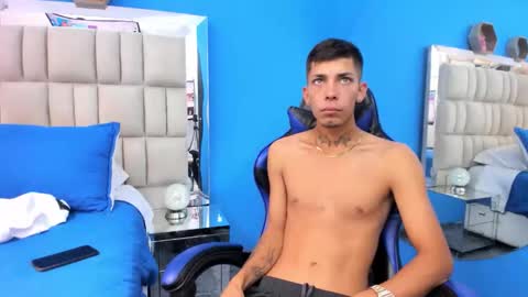 Smith Santiago   online show from November 3, 2025, 3:35 pm