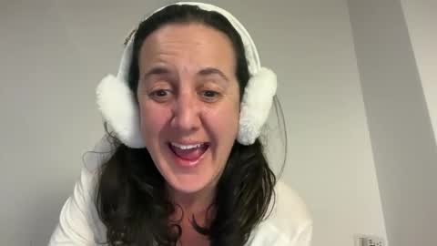 Snapshot of drresa chatting on February 8, 2026, 7:39 pm Dr. Resa online show from February 8, 2026, 7:39 pm