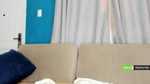 duamilktits online show from February 12, 2026, 8:42 am