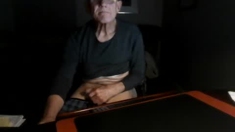 Snapshot of dubl55nikl chatting on December 31, 2024, 7:42 am DublNikl online show from December 31, 2024, 7:42 am