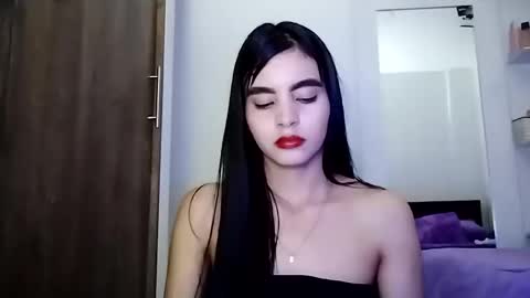 Snapshot of dulce_lucero chatting on March 4, 2025, 8:05 pm dulce_lucero online show from March 4, 2025, 8:05 pm
