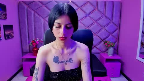 dulce_miiaa online show from November 6, 2025, 8:21 pm