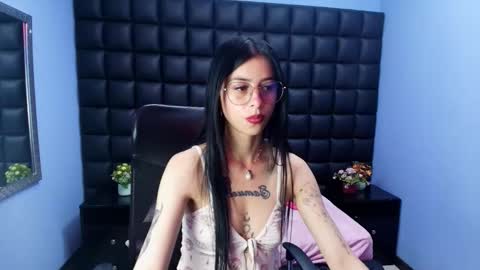 dulce_miiaa online show from November 29, 2025, 4:32 pm