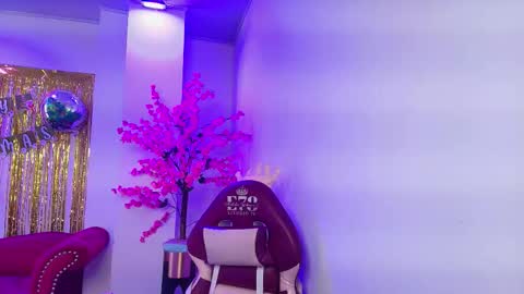 dulce_viioleta online show from December 18, 2025, 10:54 am