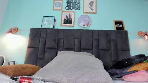 Snapshot of dulceaurora_ chatting on March 10, 2025, 7:53 am DULCE AURORA online show from March 10, 2025, 7:53 am