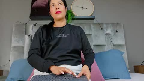 Snapshot of dulceaurora_ chatting on October 29, 2025, 2:36 am DULCE AURORA online show from October 29, 2025, 2:36 am