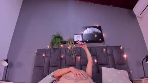 Snapshot of dulceaurora_ chatting on November 4, 2025, 2:43 am DULCE AURORA online show from November 4, 2025, 2:43 am