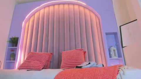 Snapshot of dulceaurora_ chatting on November 26, 2025, 12:00 am DULCE AURORA online show from November 26, 2025, 12:00 am