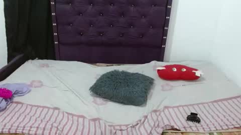 dulcesexy18 online show from January 15, 2026, 11:08 pm