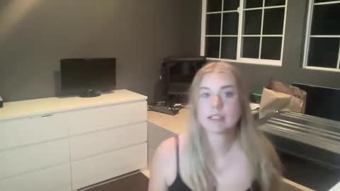 dumbblondexoxo online show from December 12, 2024, 6:47 am