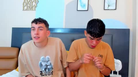 Snapshot of duolust chatting on March 25, 2026, 11:27 am Thomas and Noah online show from March 25, 2026, 11:27 am