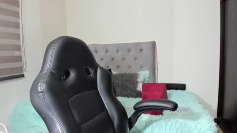 Snapshot of duqueza4you chatting on March 8, 2025, 2:45 am Katia online show from March 8, 2025, 2:45 am