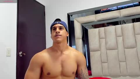 duran_dhikol1 online show from February 13, 2025, 3:18 am