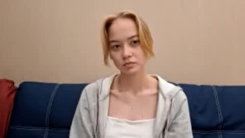 Alisa online show from October 8, 2025, 4:04 pm