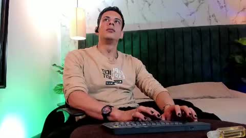 Dustin Sonne online show from July 13, 2026, 3:31 am