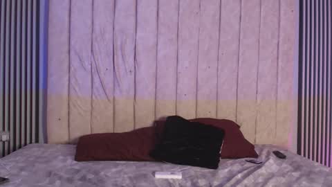 dustinandjordan online show from November 20, 2025, 1:44 pm