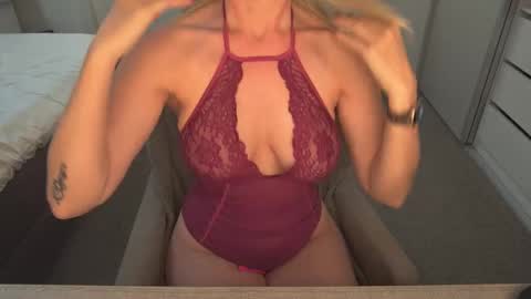 Ambertje040 online show from December 1, 2025, 7:57 am