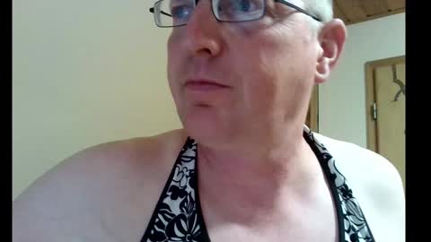 Snapshot of dwtsaskia80 chatting on October 6, 2025, 5:43 pm dwtsaskia80 online show from October 6, 2025, 5:43 pm