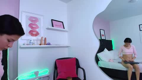 Snapshot of dyanamoon14_ls chatting on October 17, 2025, 12:52 pm dyanamoon14_ls online show from October 17, 2025, 12:52 pm