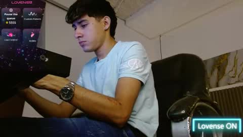 dyla_n18_ online show from January 5, 2026, 7:50 pm