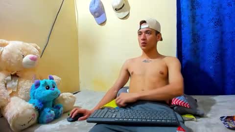 Snapshot of dylan_navas chatting on November 2, 2025, 9:28 pm dylan_navas online show from November 2, 2025, 9:28 pm