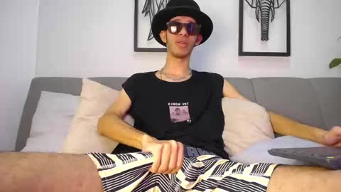 Snapshot of dylan_scotts chatting on October 17, 2025, 9:50 pm dylan_scotts online show from October 17, 2025, 9:50 pm