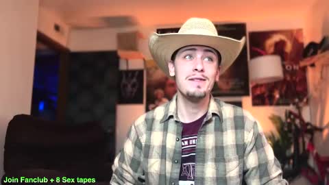 Snapshot of dylandaniel69 chatting on February 12, 2025, 8:29 pm Dylan Daniel 7.8 online show from February 12, 2025, 8:29 pm