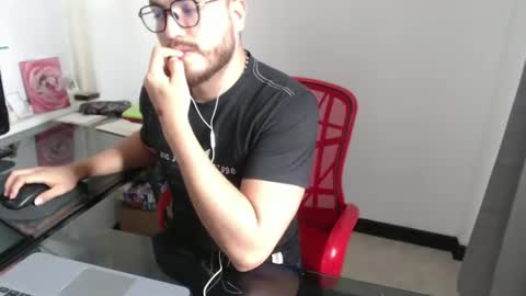 dylanhot10 online show from October 18, 2025, 9:15 pm