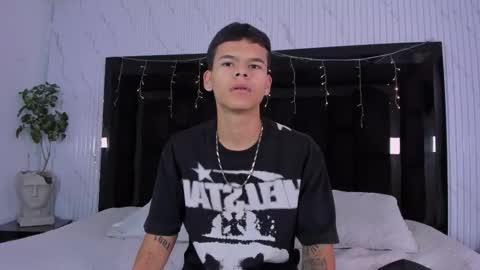 Snapshot of dylanroyce_ chatting on March 25, 2026, 12:44 pm dylanroyce_ online show from March 25, 2026, 12:44 pm