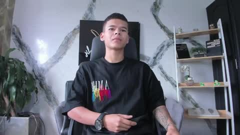 Snapshot of dylanroyce_ chatting on April 5, 2026, 12:35 pm dylanroyce_ online show from April 5, 2026, 12:35 pm