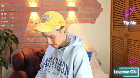 Snapshot of dylanstonne1 chatting on October 21, 2025, 9:04 pm D Y L A N online show from October 21, 2025, 9:04 pm