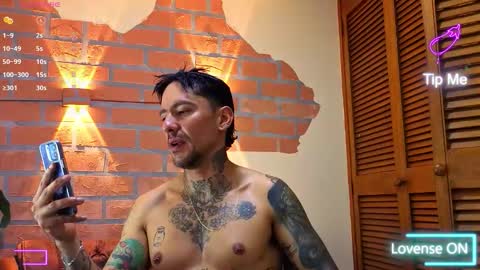 Snapshot of dylanstonne1 chatting on November 1, 2025, 8:55 pm D Y L A N online show from November 1, 2025, 8:55 pm