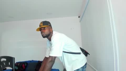 Snapshot of dylantaylor_1 chatting on February 8, 2025, 10:18 am Dylan Taylor online show from February 8, 2025, 10:18 am