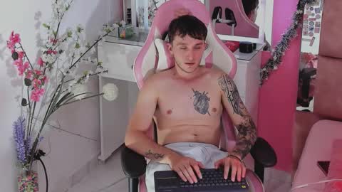 ---DYLAN--- online show from December 18, 2025, 3:12 am