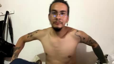 eaquintero629 online show from January 12, 2025, 10:22 pm
