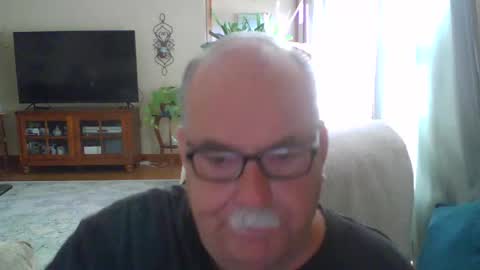 Snapshot of earl52 chatting on September 19, 2025, 6:41 pm earl52 online show from September 19, 2025, 6:41 pm