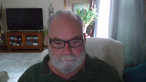 Snapshot of earl52 chatting on April 5, 2026, 2:47 pm earl52 online show from April 5, 2026, 2:47 pm
