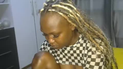 east_queen online show from January 18, 2025, 10:17 am