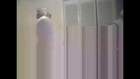 Snapshot of easye4015 chatting on December 16, 2025, 12:21 pm Easye online show from December 16, 2025, 12:21 pm