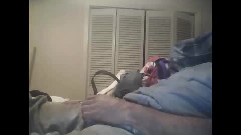 Snapshot of easye4015 chatting on December 21, 2025, 5:20 pm Easye online show from December 21, 2025, 5:20 pm