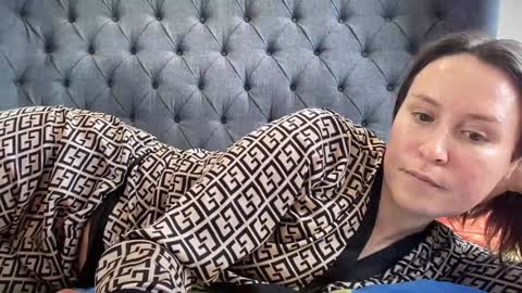 Nadia Ferreira  online show from November 11, 2025, 11:10 am