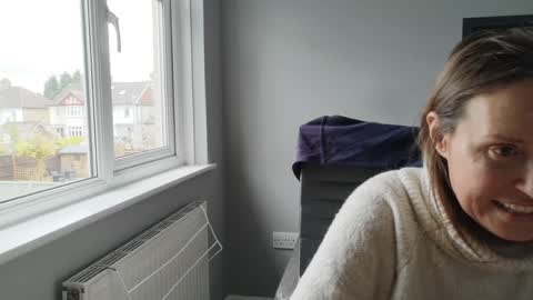 Nadia Ferreira  online show from April 3, 2026, 1:31 pm