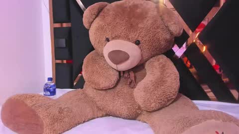 Luci  online show from March 7, 2025, 1:42 am