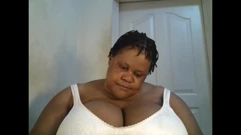 Snapshot of ebony_magixs chatting on October 12, 2025, 7:02 pm ebony_magixs online show from October 12, 2025, 7:02 pm